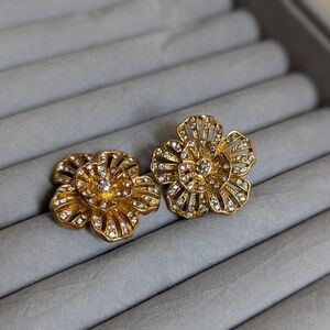 Amrita Singh goldtone earrings